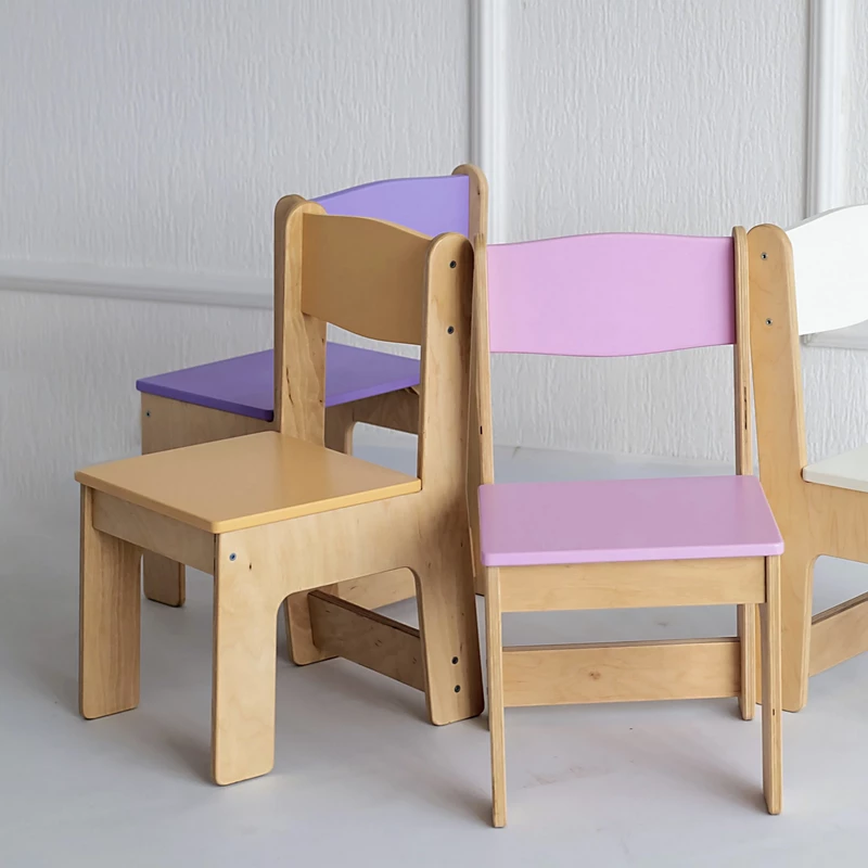 Violetter Holzstuhl aus Naturholz für Kinder