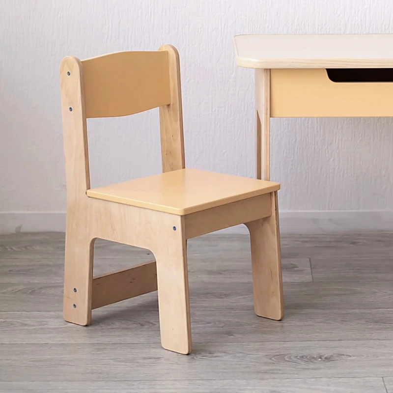 Gelber Kinderstuhl für ein Kind Kindertisch und Stuhl, Kindertisch, Kinderstuhl im Zimmer, Stühle für das Spielzimmer, Tisch im Kinderzimmer, Möbel für Kinder, Tisch und Stuhl für das Kind, Tisch für Kreativität, Tisch zum Zeichnen, Tisch für Spiele