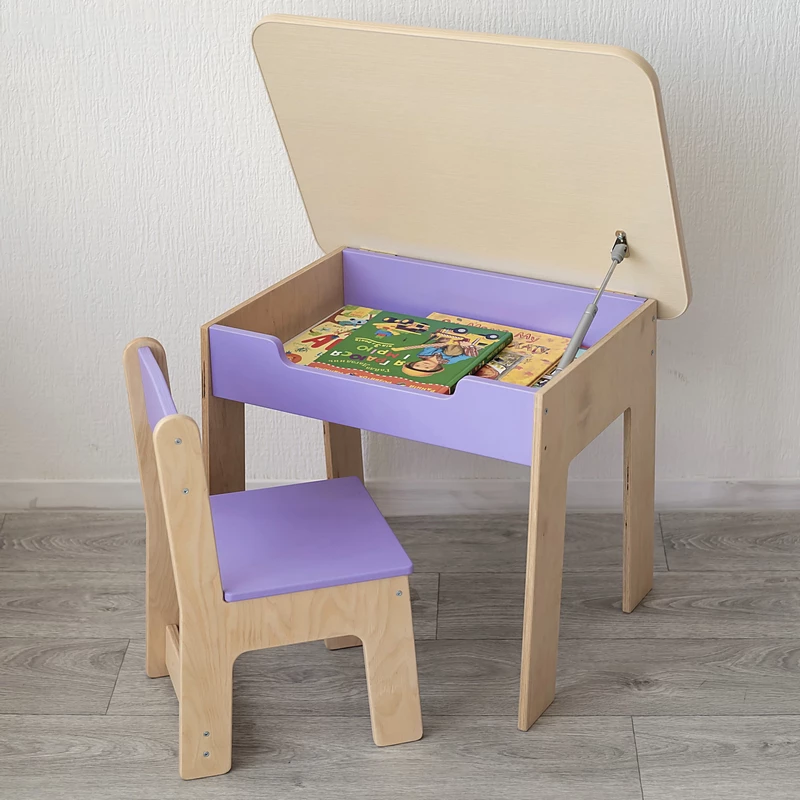Der Kindertisch und der Stuhl sind lila Kindertisch und Stuhl, Kindertisch, Tisch im Kinderzimmer, Kindermöbel, Tisch und Stuhl für das Kind, Tisch für Kreativität, Pinsel, Tisch für Spiele
