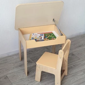 Kindertisch und Stuhl, Kindertisch, Tisch im Kinderzimmer, Kindermöbel, Tisch und Stuhl für das Kind, Tisch für Kreativität, Pinsel, Tisch für Spiele