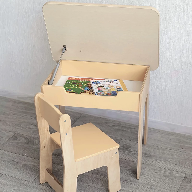 Gelber Tisch und Stuhl für ein Kind Kindertisch und Stuhl, Kindertisch, Tisch im Kinderzimmer, Kindermöbel, Tisch und Stuhl für das Kind, Tisch für Kreativität, Pinsel, Tisch für Spiele